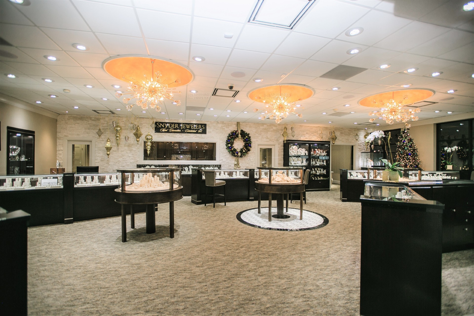 Myshinedisplay jewelry store Interior Design 123