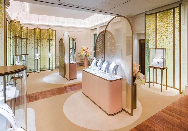 Cartier_jewelry_store_4_.jpg