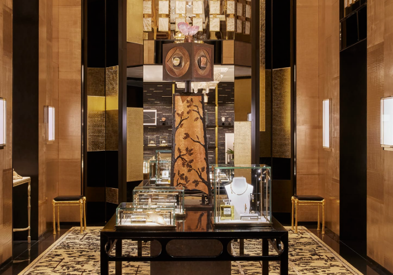 Dark & Gold: Jewel Retailing Design