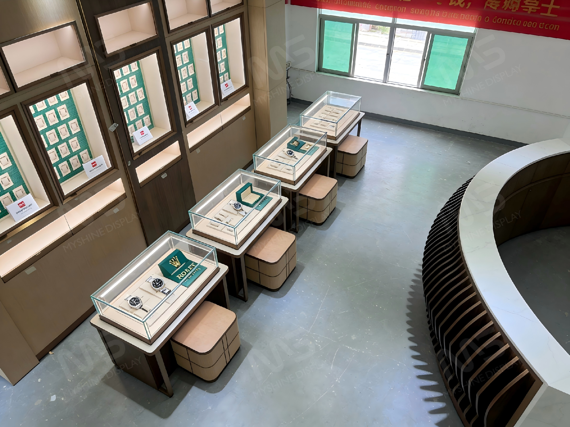 生成展示柜图片 (8).png