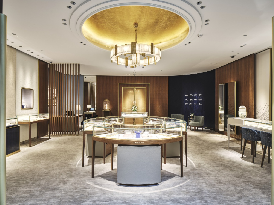 Elegant Luxury Jewelry Store Design