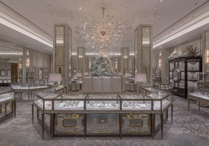 The Gorgeous Modern Jewelry Display Case with Integrated LED Lighting