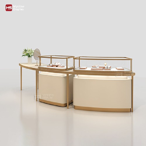 Grace Crafted in Layout: Refined Light Luxury Jewelry Displays