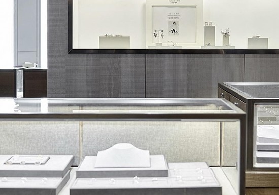 Large-scale retailers, wholesalers, and budget-conscious entrepreneurs.