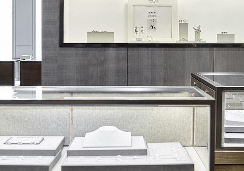 Large-scale retailers, wholesalers, and budget-conscious entrepreneurs.