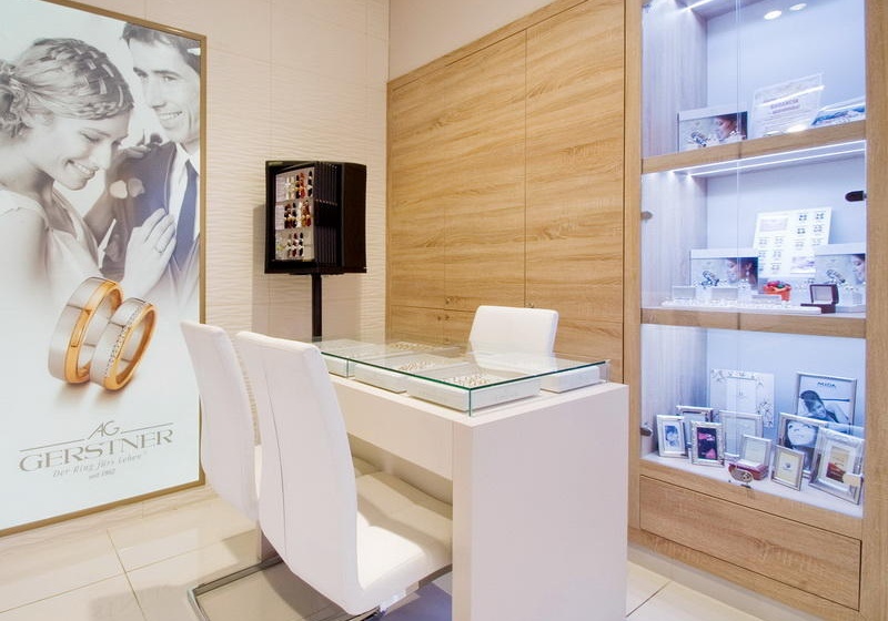 Minimalist Jewelry Store Design: Less Is More for Sophisticated Brands
