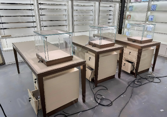 Warm Bronze & Beige Desk-Type Jewelry Display