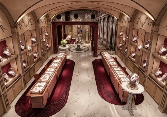 Luxury and stunning jewelry store interior design