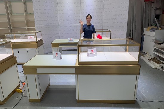 Bespoke Premium Fashion Jewelry Negotiation Showcase Display