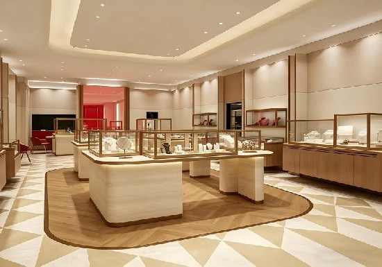 Where Natural Warmth Meets Timeless Luxury in Jewelry Retail
