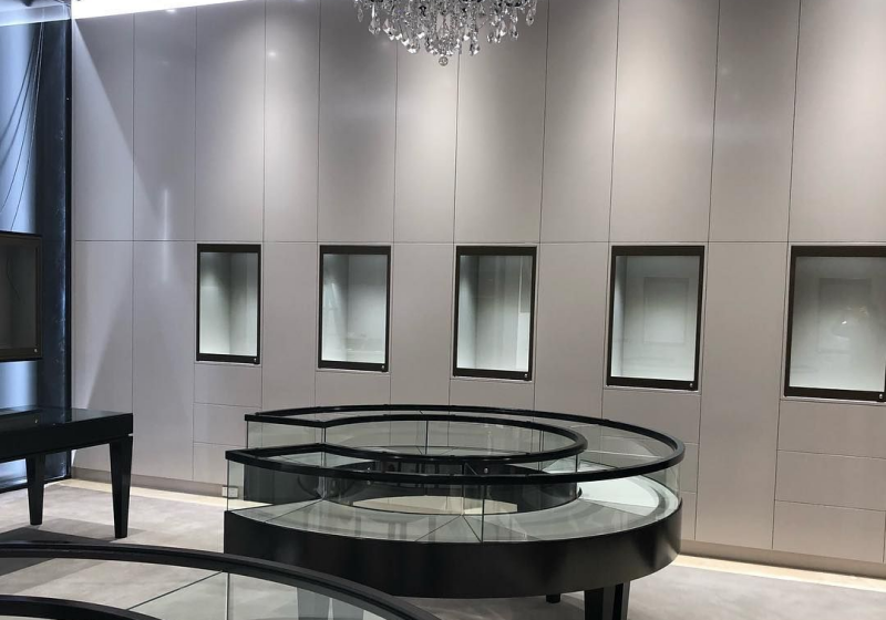 Luxury Curved Jewelry & Watch Display Cases: Elevate Your Retail Space