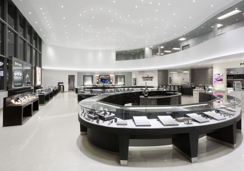 Modern Curved Jewelry Display Cases: Elevate Your Retail Space
