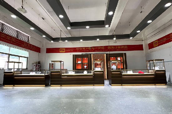Custom Premium Jewelry Showcase Full-Shop Project