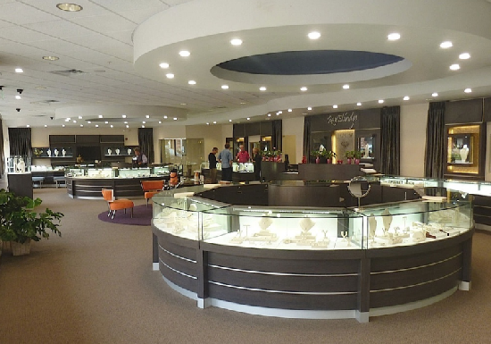 Custom Curved Jewelry Store Display Cases: Elevate Your Luxury Retail Space Introduction
