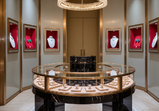 Luxury Curved Glass Jewelry Display Cabinets: Elevate Your Retail Space