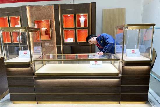 Jewelry Boutique Luxury Sales Counters with Curved Glass and Electronic Lock
